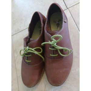 Ahnu Womens Leather Shoes‎ 8